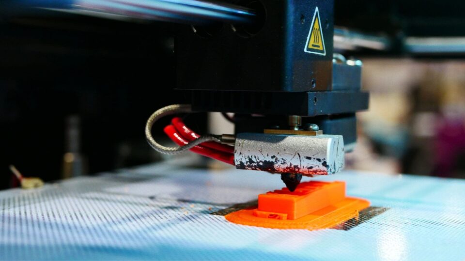 How to Choose Between Resin and Filament 3D Printers
